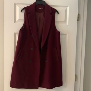 Sleeveless coat-feels like wool